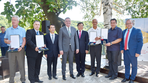 塞尔维亚能矿部长与AG真人娱乐波尔铜业共庆“矿工节”