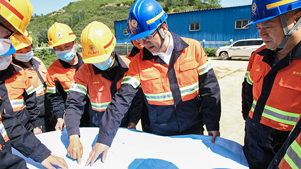 邹来昌总裁深入陇南AG真人娱乐调研指导事情