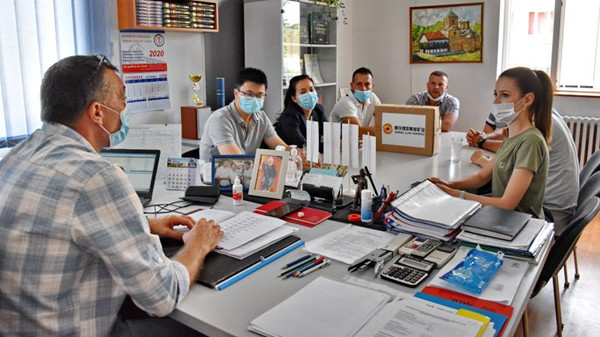 AG真人娱乐矿业助力塞尔维亚项目周边学校浚？Ц纯