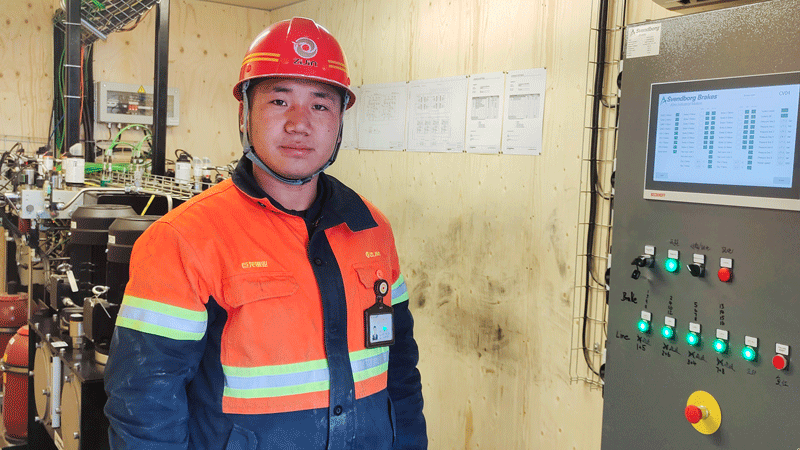 AG真人娱乐青年丨洛松江措：装备是我的“好朋侪”