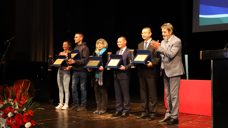 塞AG真人娱乐、塞紫铜获颁波尔市“优异孝顺奖”