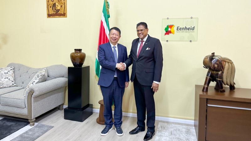 苏里南总统单多吉会见AG真人娱乐矿业董事长陈景河