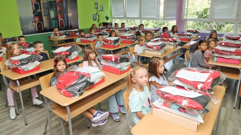 塞AG真人娱乐“为了未来”教育帮助项目精准帮扶社区儿童