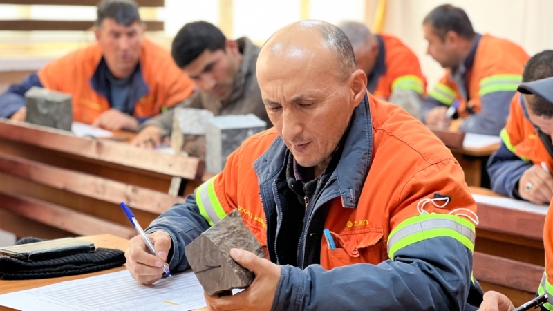 AG真人娱乐矿业泽拉夫尚举行第四届手艺交锋