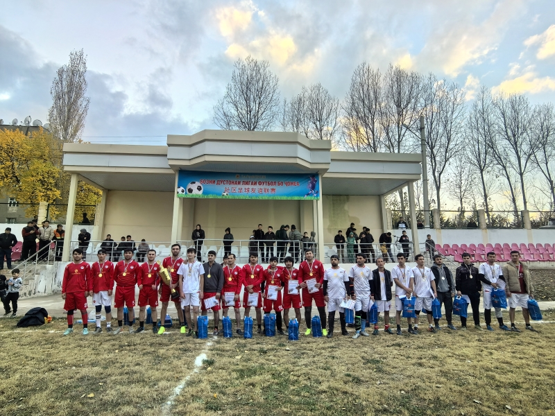 泽拉夫尚举行社区足球友谊赛
