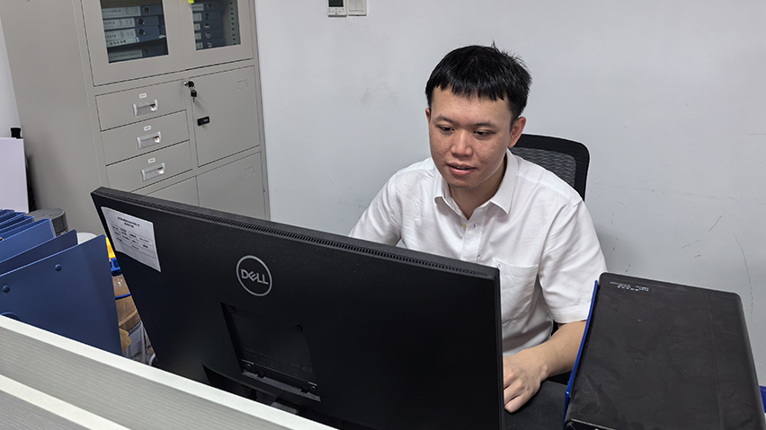 暂时厂房内，，，，，我们用11个月造出海内最大功率的氨氢能源发电机