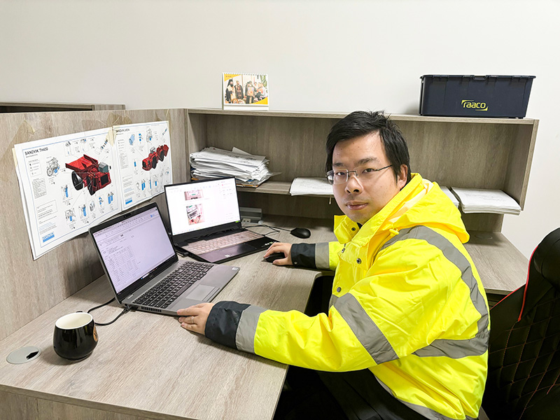 青春，，，在矿石与绿茵间绽放